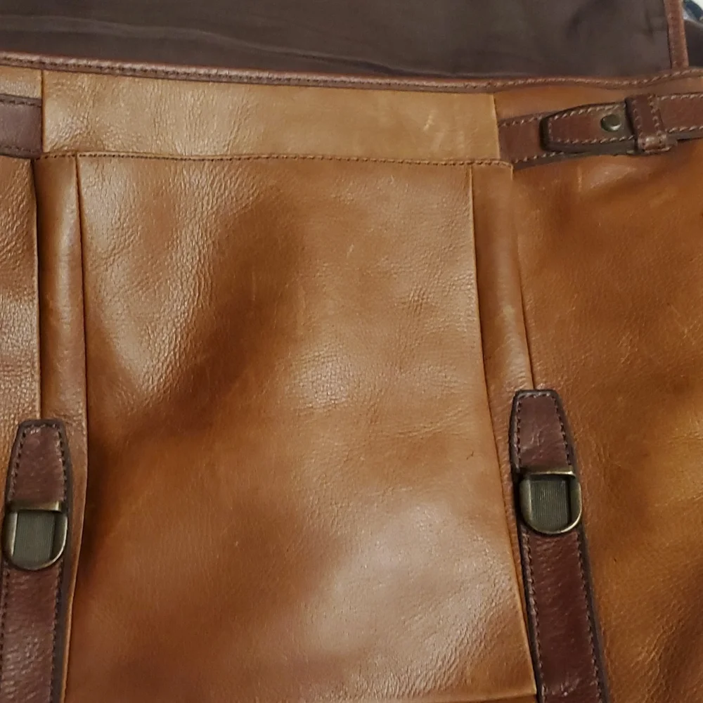 Fossil vintage leather messenger bag unisex